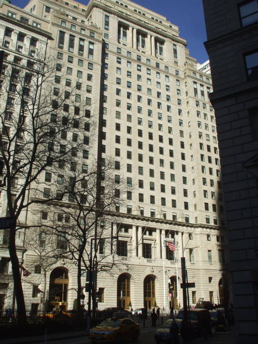 Cunard sold tickets in the great hall at 25 Broadway.  Now a Telehouse datacenter is located upstairs in the building.