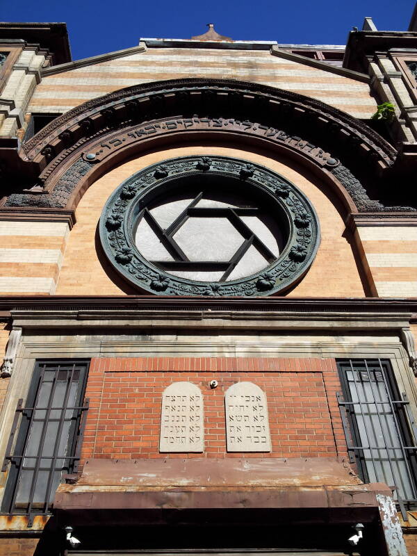 Erste Warshawer Congregation synagogue at 60 Rivington Street.