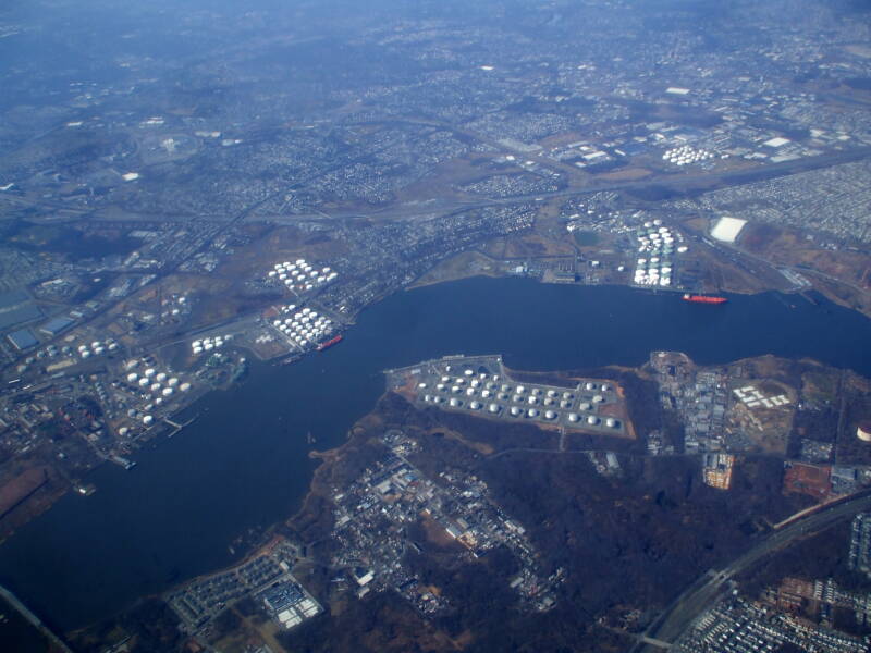 Approach to New York LaGuardia: Arthur Kill and fuel terminals and refineries in New Jersey.