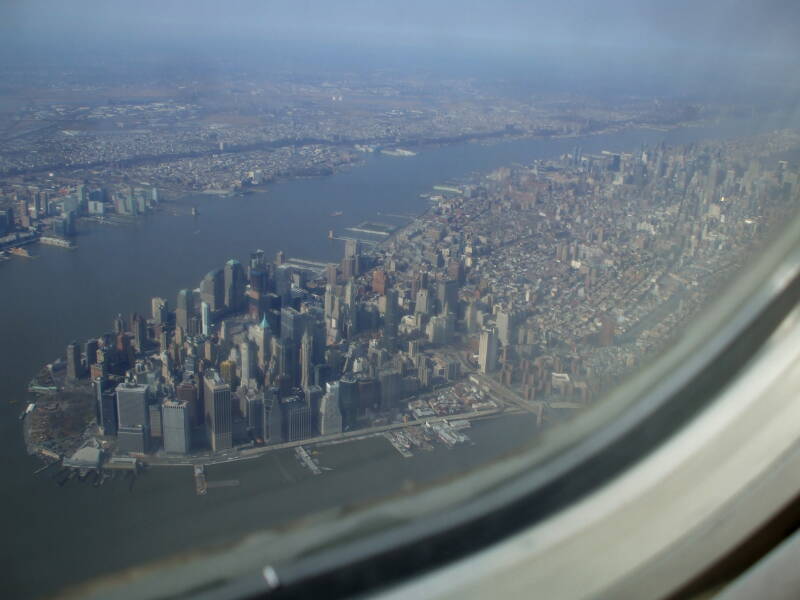 Approach to New York LaGuardia: Lower Manhattan.