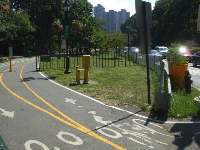 Roberto Clemente State Park, onto the Harlem River bike path.