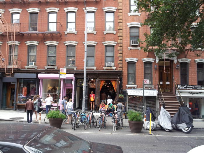 Mud Cafe seen from across 9th Street.