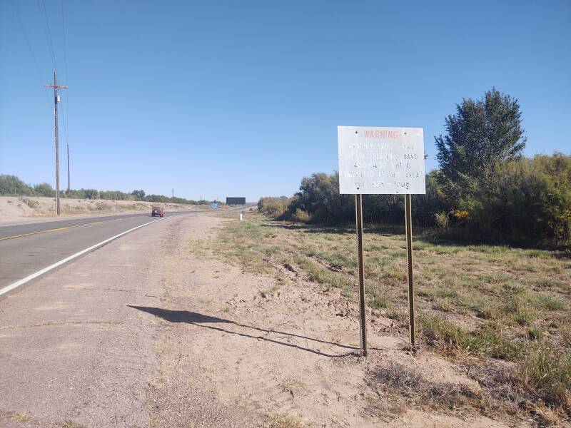 Sign restricting amateur radio use of 420-430 MHz along U.S. 380 across the north end of White Sands Missile Range.