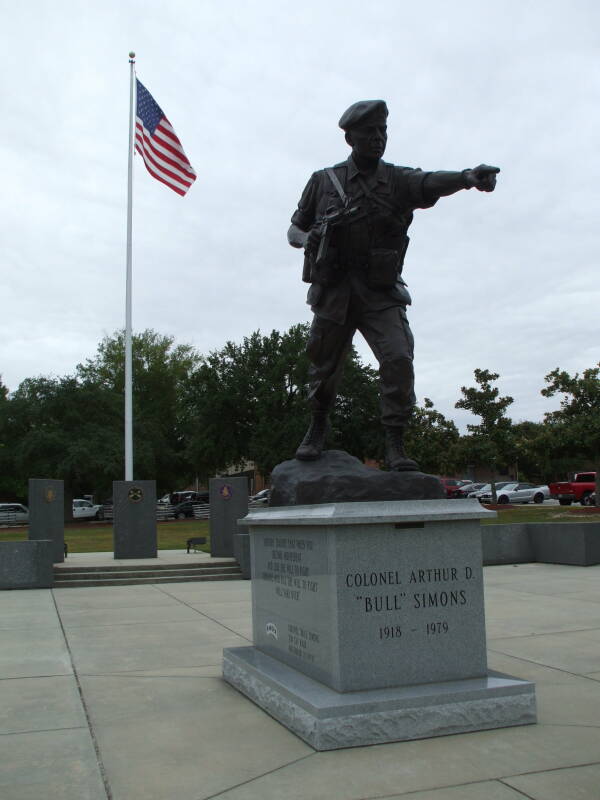 Colonel Arthur D 'Bull' Simons statue at Fort Bragg, facing the John F. Kennedy Special Warfare Center and School.