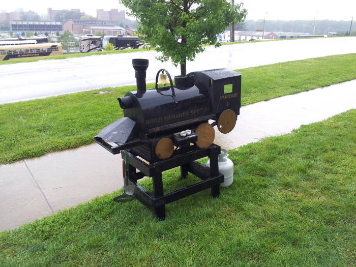 The Broilermaker Special grill in the rain: Purdue West Slayter Hill Tailgate Association, 10 September 2016.